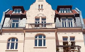 Jugendstil-Altbauwohnung mit Dachterrasse direkt an der Karlsaue